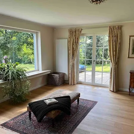 In Idyllic Surroundings With Pool And Tennis Villa