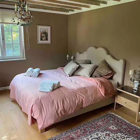 Villa In Idyllic Surroundings With Pool And Tennis Lasne