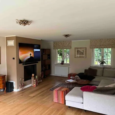 In Idyllic Surroundings With Pool And Tennis Villa