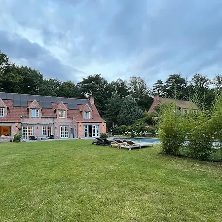 In Idyllic Surroundings With Pool And Tennis Villa