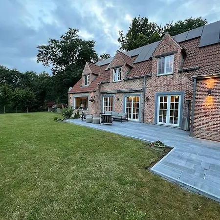In Idyllic Surroundings With Pool And Tennis Willa *