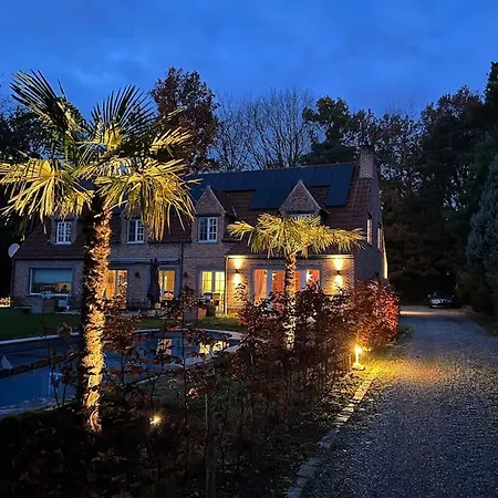 In Idyllic Surroundings With Pool And Tennis Villa Lasne