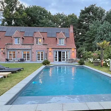 In Idyllic Surroundings With Pool And Tennis Villa *